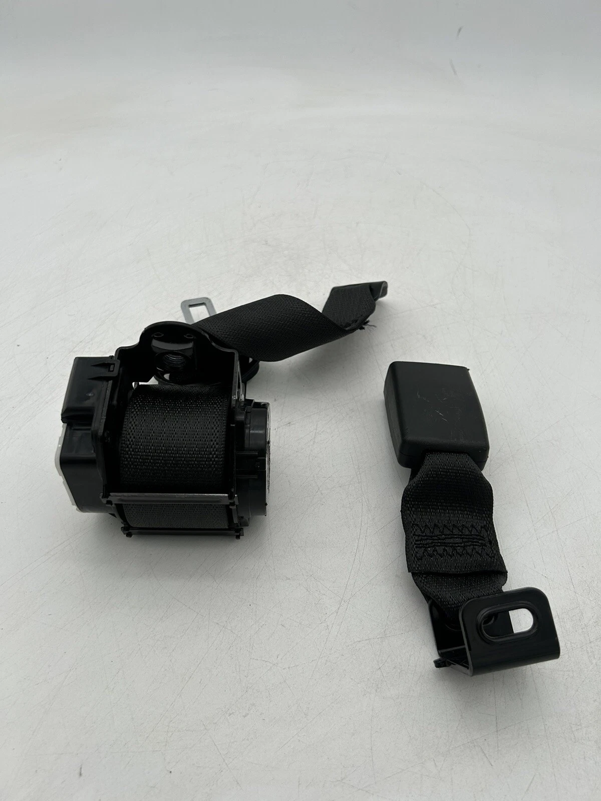 2018-2020 CHEVROLET SPARK REAR RIGHT PASSENGER SIDE SEAT BELT RETRACTOR 42589893 - Image 8