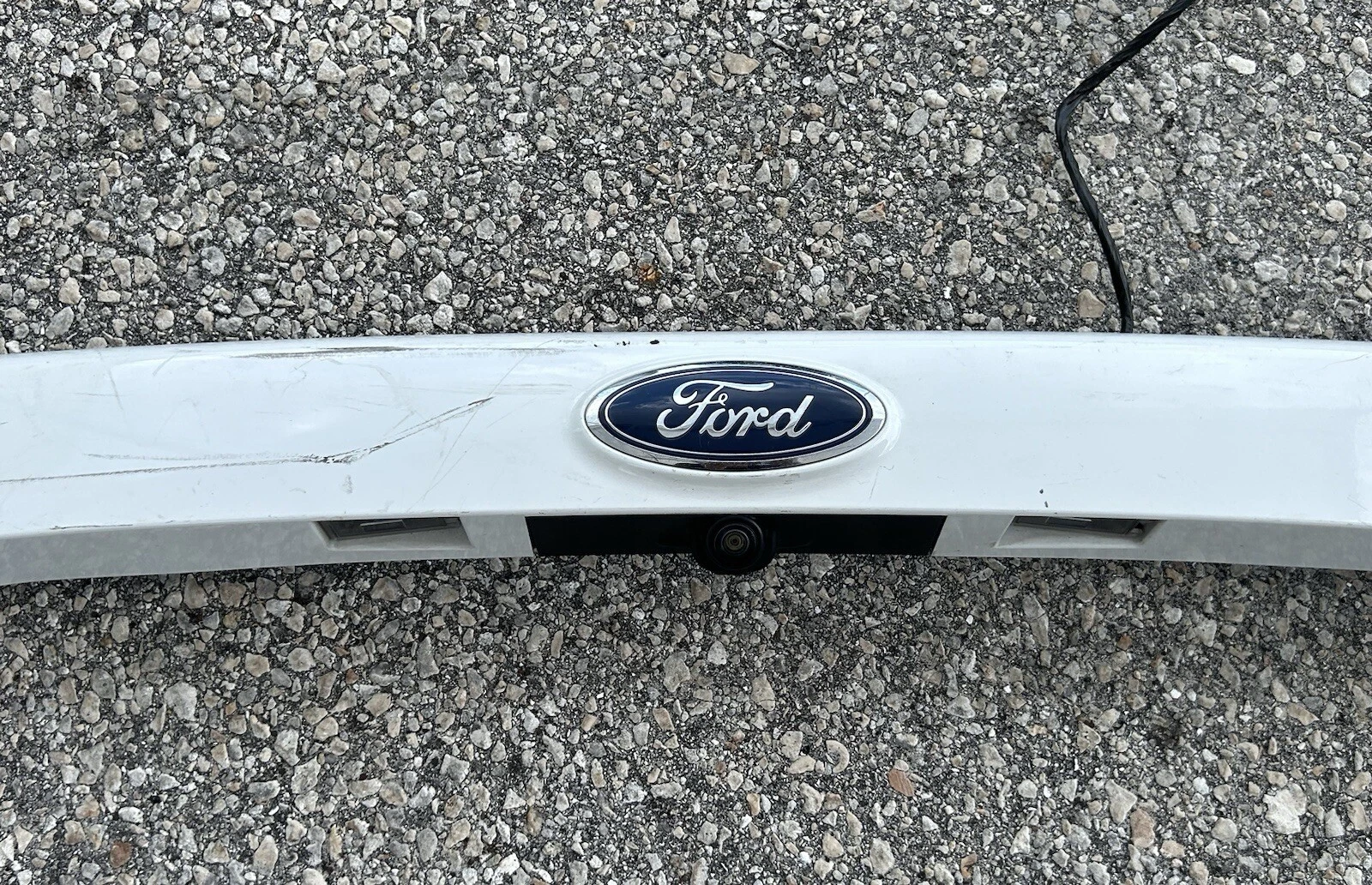 2017-2019 FORD ESCAPE REAR TAILGATE TRIM MOLDING HANDLE WITH CAMERA GENUINE OEM - Image 4