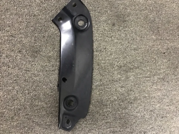 JETTA 11 - 16 RADIADOR SUPPORT // VW 5C6805932 // Passenger Right Side