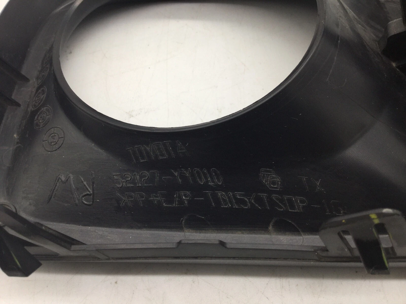 2016-2020 TACOMA TOYOTA RIGHT FOG LIGHT LAMP BEZEL FRONT USED OEM - Image 7