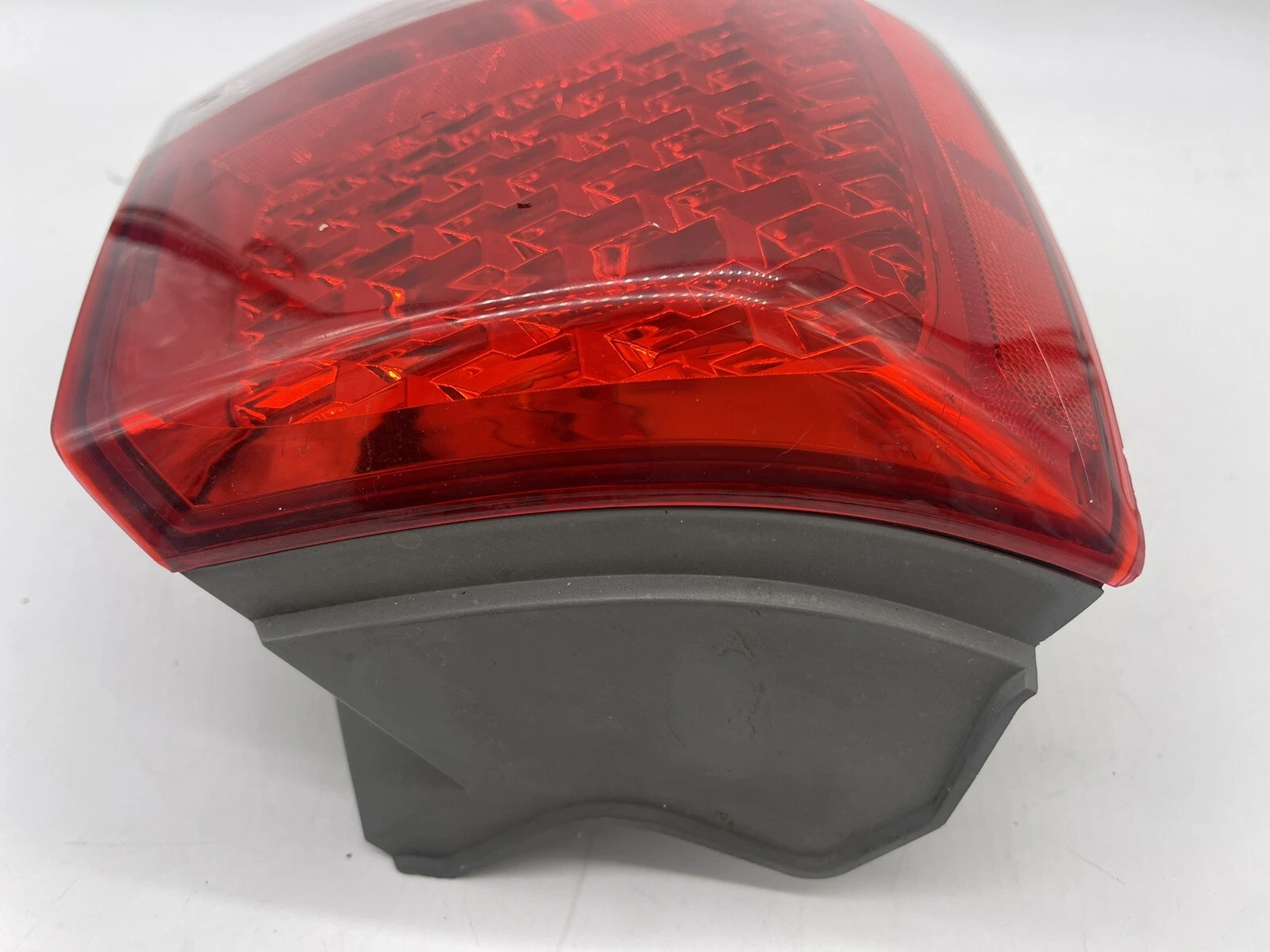 OEM 2011 - 2013 Kia Sorento Outer Left Halogen Tail Lamp 92401-1U000 Used - Image 11