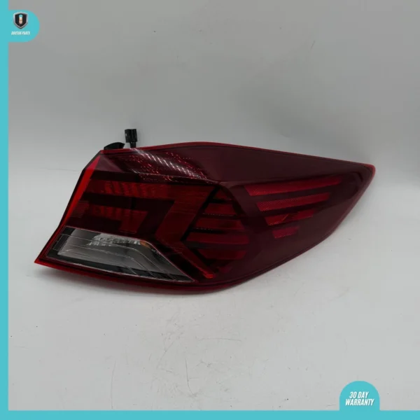 2019-2020 HYUNDAI ELANTRA RH Taillight OEM 92402-F300