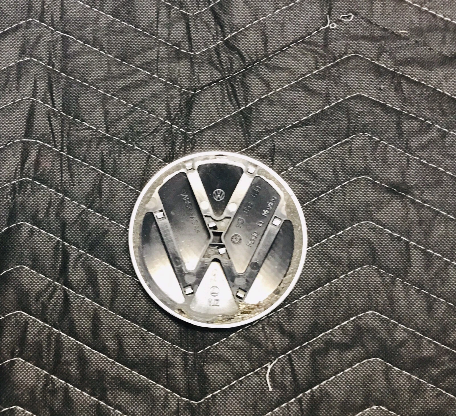 Trunk Emblem Badge Logo 05-10 VW Jetta MK5 Sedan - 1K5 853 630 - Genuine - Image 2