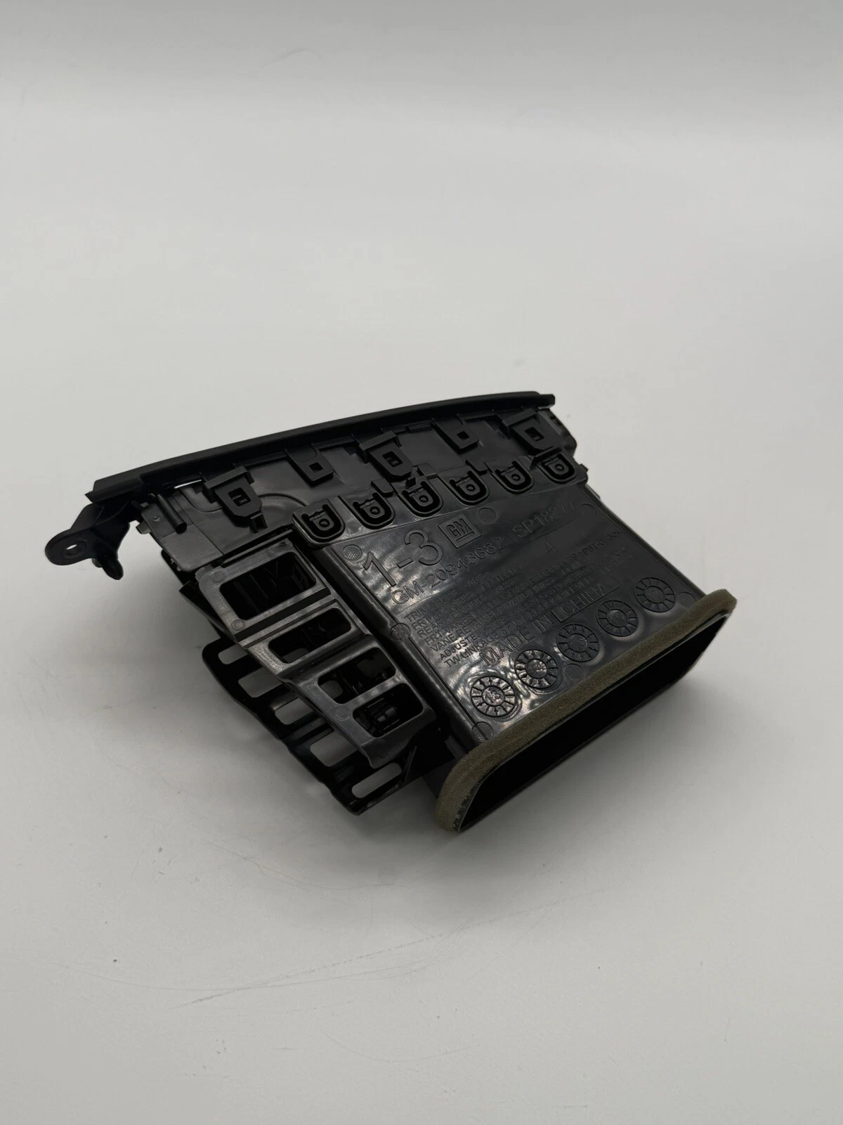 2014-2018 CHEVROLET SILVERADO GMC SIERRA RIGHT DASH AIR VENT 20943682 OEM - Image 6