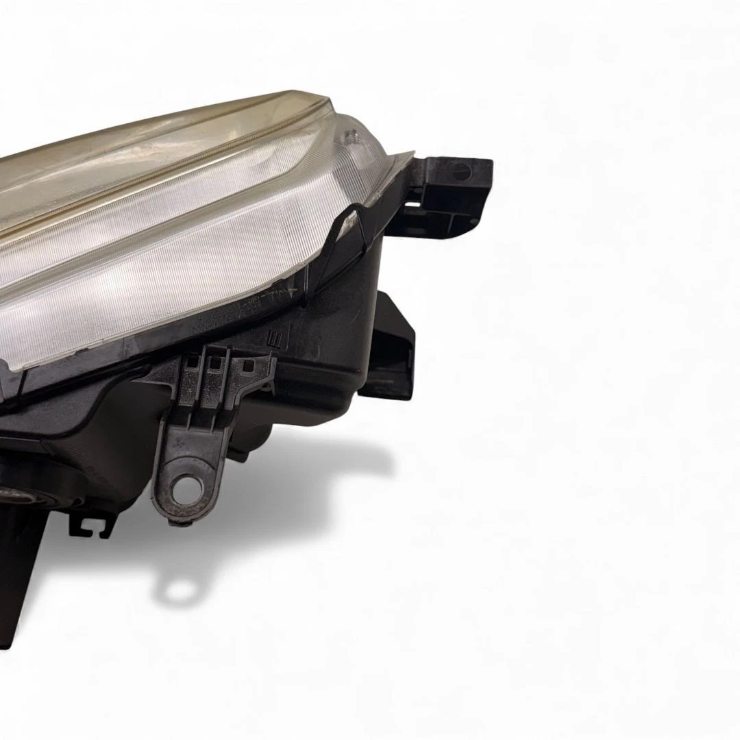 2014-2018 TOYOTA TACOMA LH LEFT SIDE HEADLIGHT USED OEM - Image 11