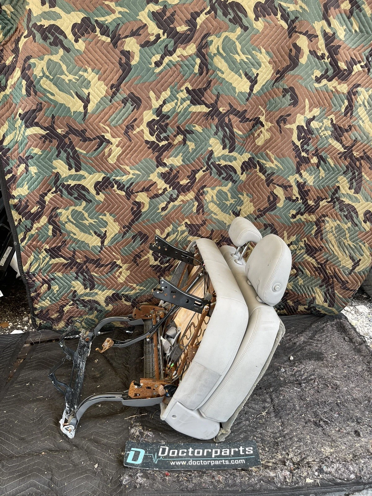 TOYOTA OEM 2017 Sienna Third Row Seat - Image 4