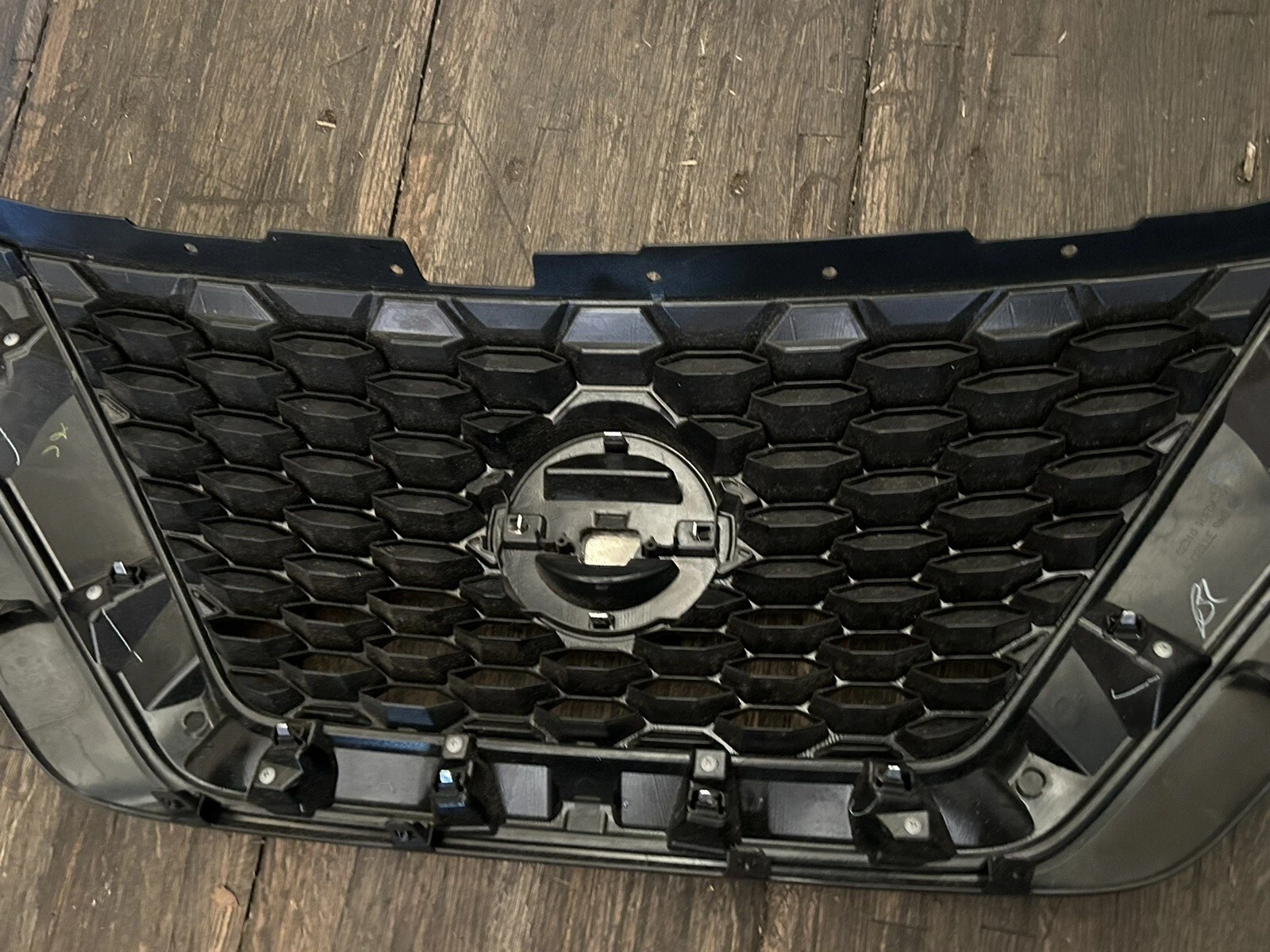 2019 - 2024 NISSAN MURANO FRONT BUMPER GRILLE COVER PANEL OEM 623109UF0A - Image 8
