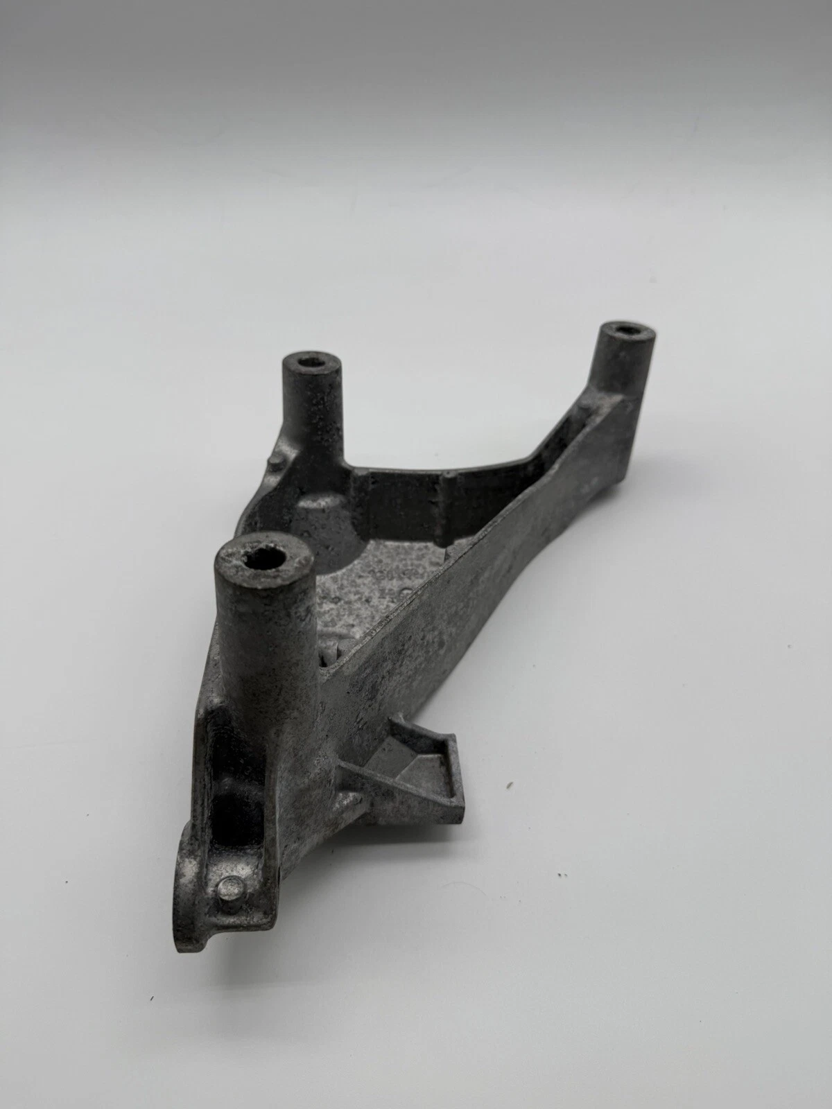 For Chevy Cruze 16-19 Genuine GM Parts Passenger Side Engine Mount Bracket - Image 6