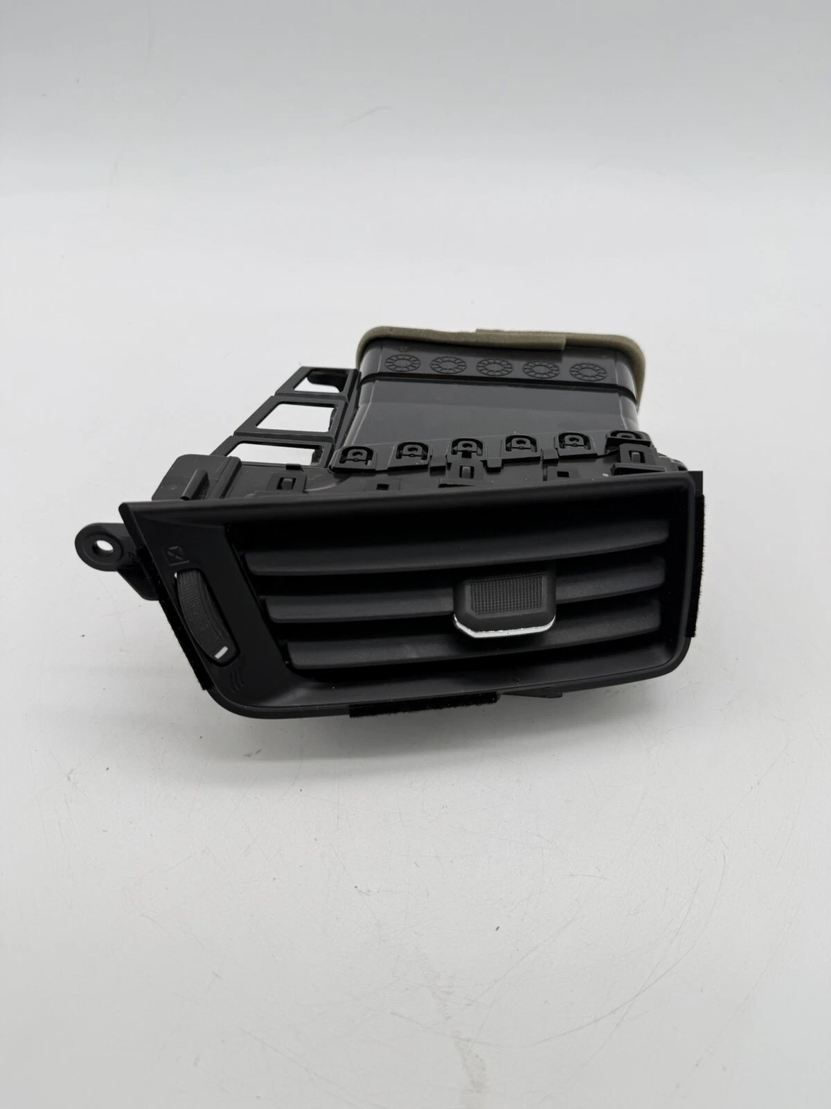 2015 - 2018 CHEVROLET SILVERADO 1500 RIGHT DASH AIR VENT 20943683 OEM - Image 2