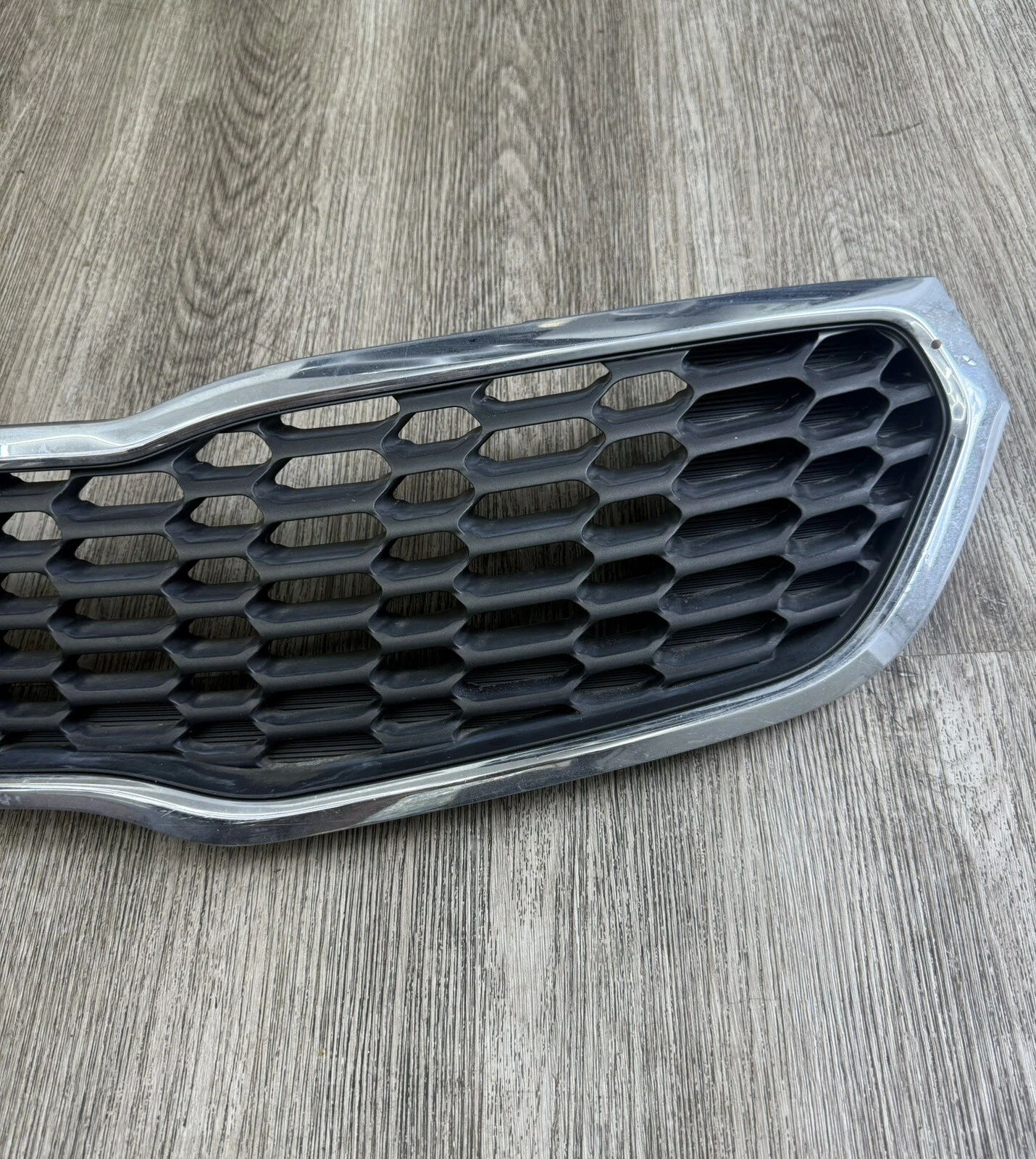 2014-2016 KIA Forte Radiator Front Grille Assembly (86351-A7500) OEM - Image 5