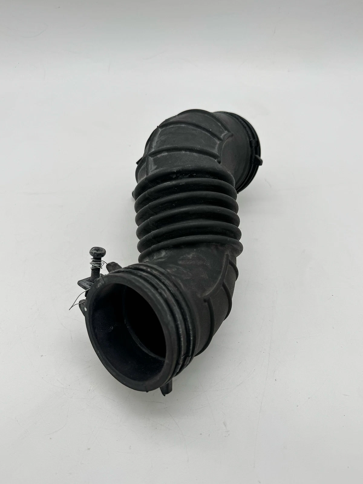 2014-2018 KIA FORTE 2.0L AIR INTAKE DUCT TUBE HOSE 28140-3X300 OEM - Image 2