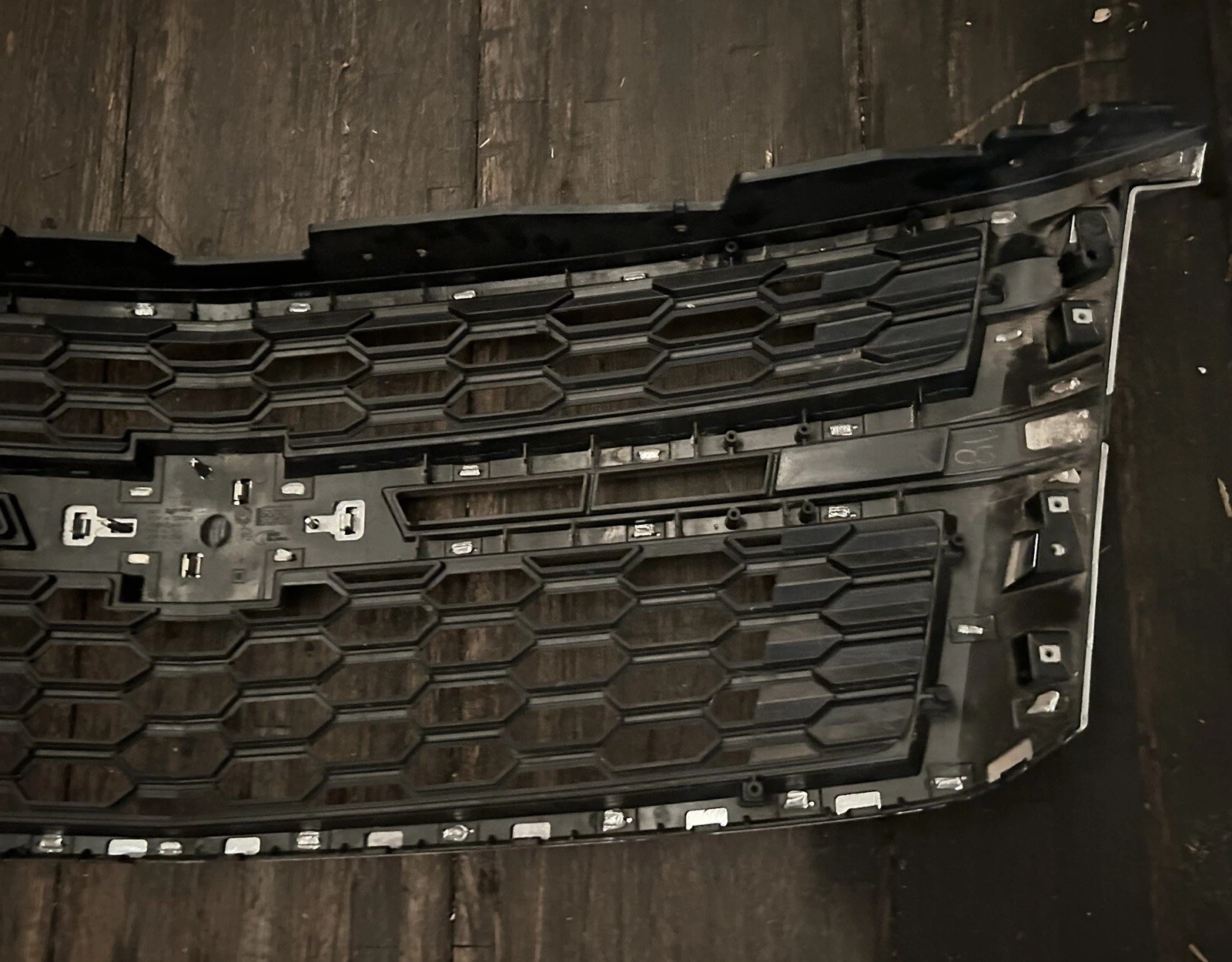 2015-2020 CHEVROLET TAHOE SUBURBAN FRONT BUMPER CHROME GRILLE W/ EMBLEM OEM - Image 8