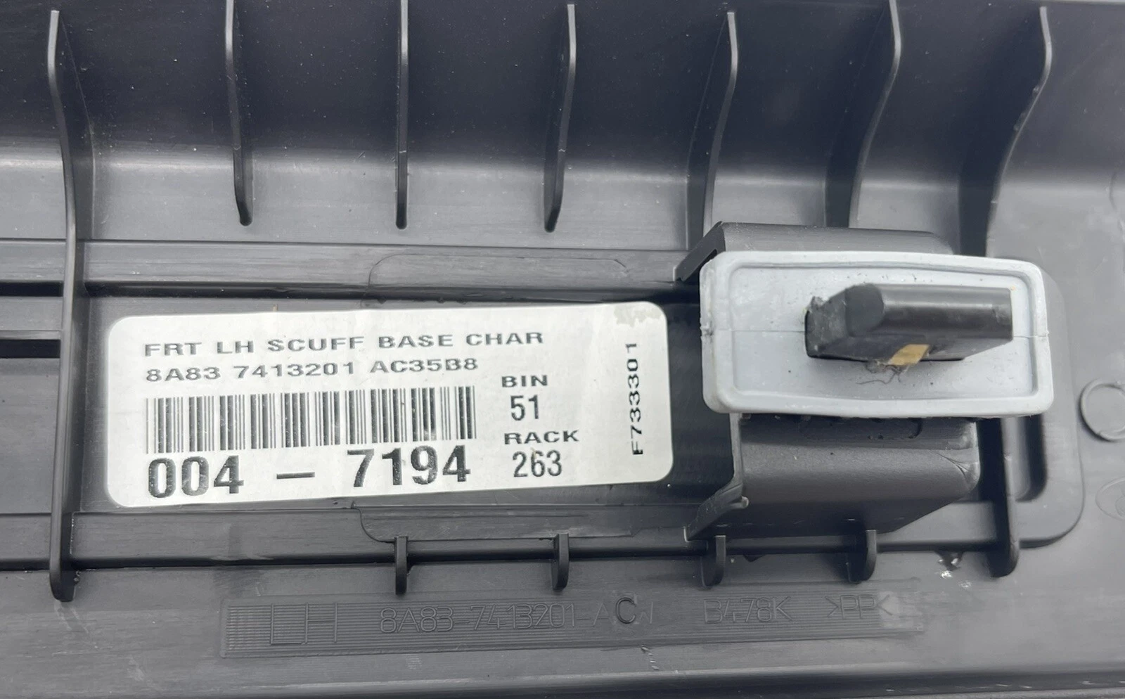 FORD FLEX FRONT LEFT SIDE DOOR SILL SCUFF PLATE TRIM COVER OEM 2009 - 2019 - Image 3