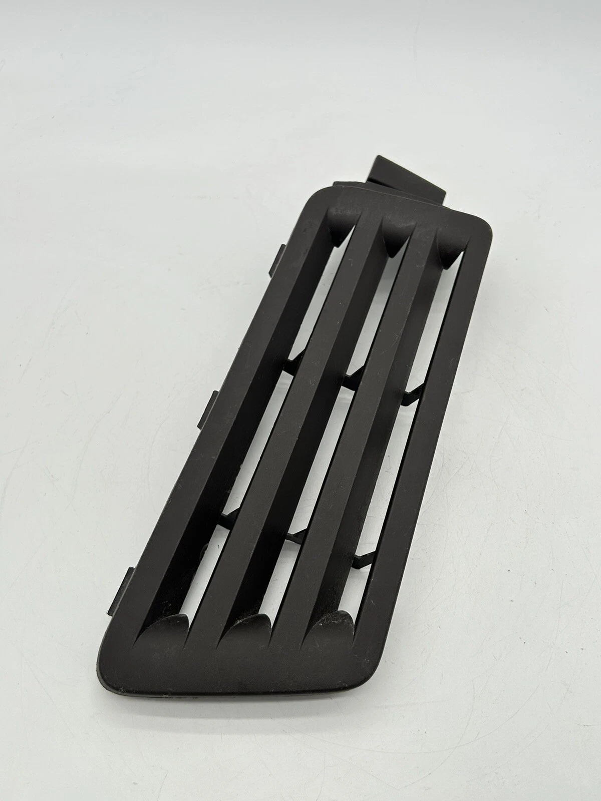2008 BUICK ENCLAVE REAR LEFT DRIVER SIDE PRESSURE RELIEF AIR GRILLE COVER TRIM + - Image 5