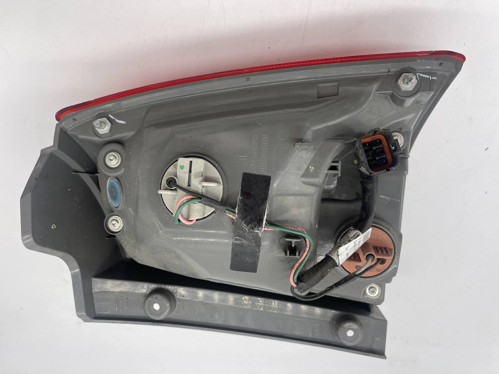 OEM 2011 - 2013 Kia Sorento Outer Left Halogen Tail Lamp 92401-1U000 Used - Image 6