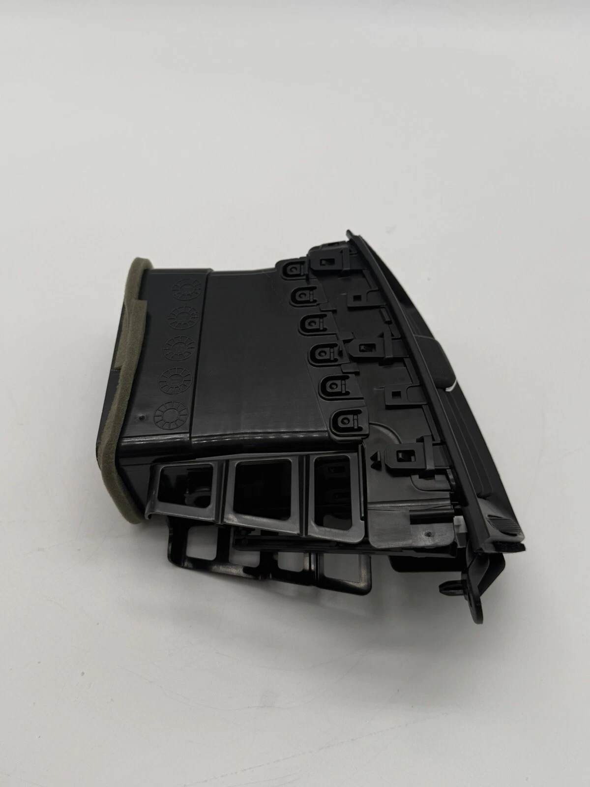 2015 - 2018 CHEVROLET SILVERADO 1500 RIGHT DASH AIR VENT 20943683 OEM - Image 4