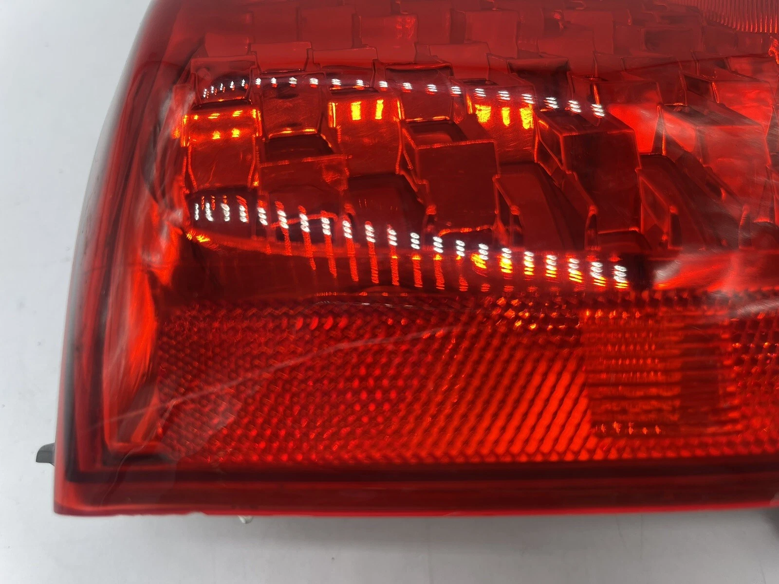 OEM 2011 - 2013 Kia Sorento Outer Left Halogen Tail Lamp 92401-1U000 Used - Image 12