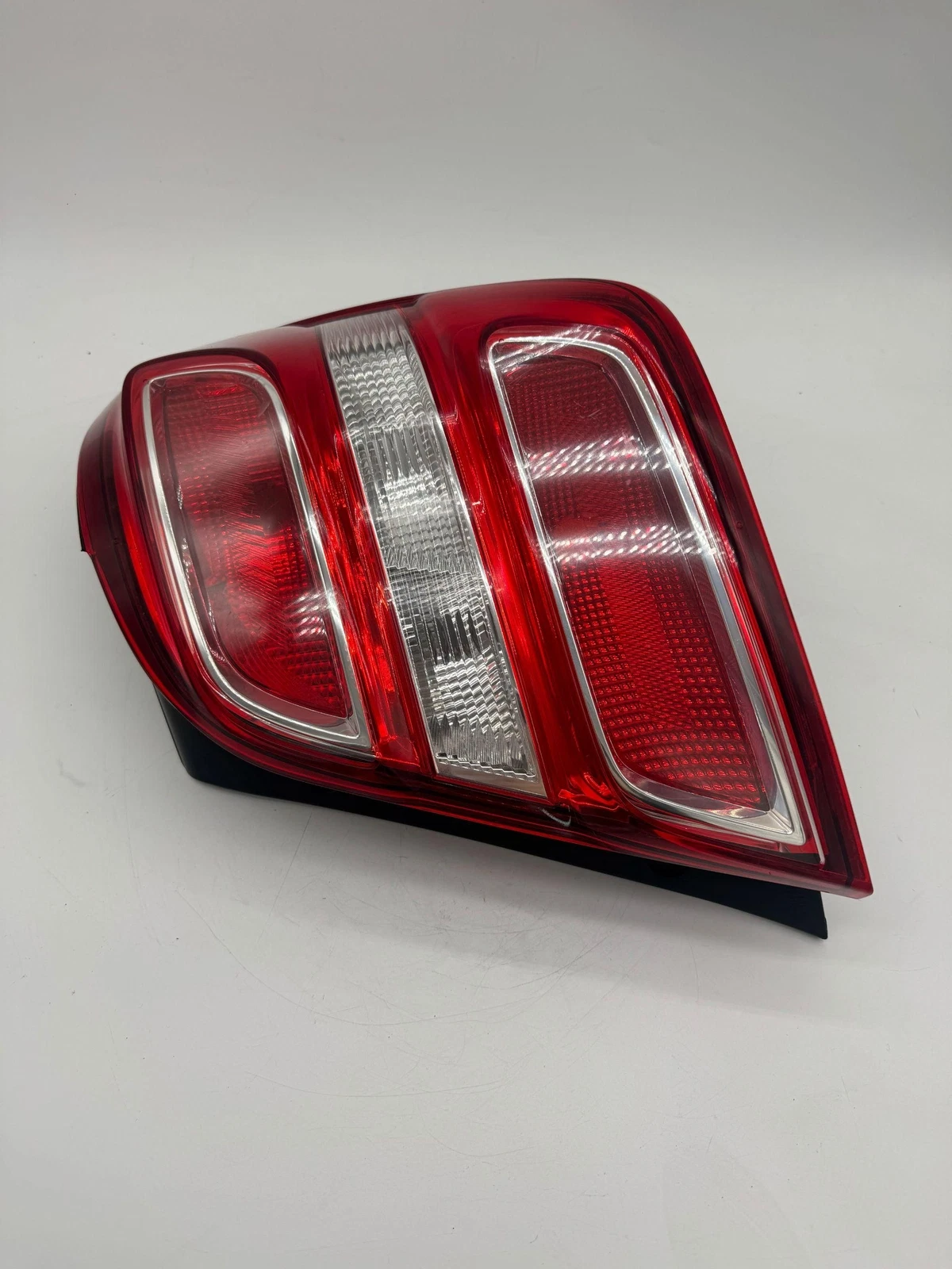 RH 2017-2019 CHEVROLET SONIC RIGHT SIDE TAIL LIGHT SEDAN 94541490 OEM - Image 6