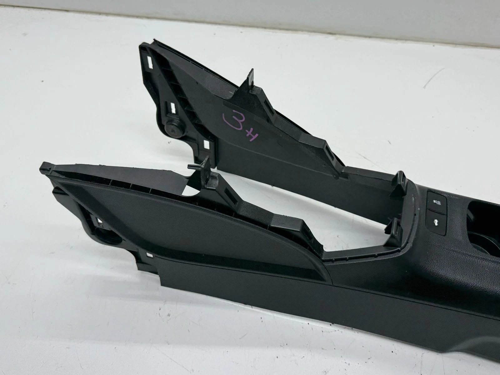 2017-2020 CHEVROLET SONIC CENTER CONSOLE BASE 42532293 SEDAN OEM - Image 8