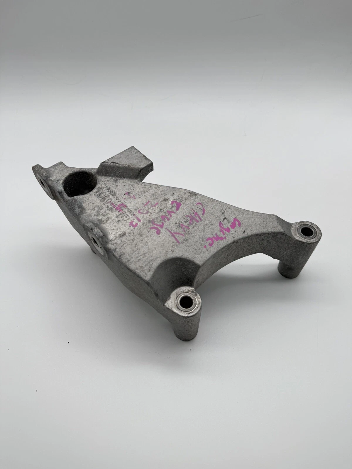 For Chevy Cruze 16-19 Genuine GM Parts Passenger Side Engine Mount Bracket - Image 4