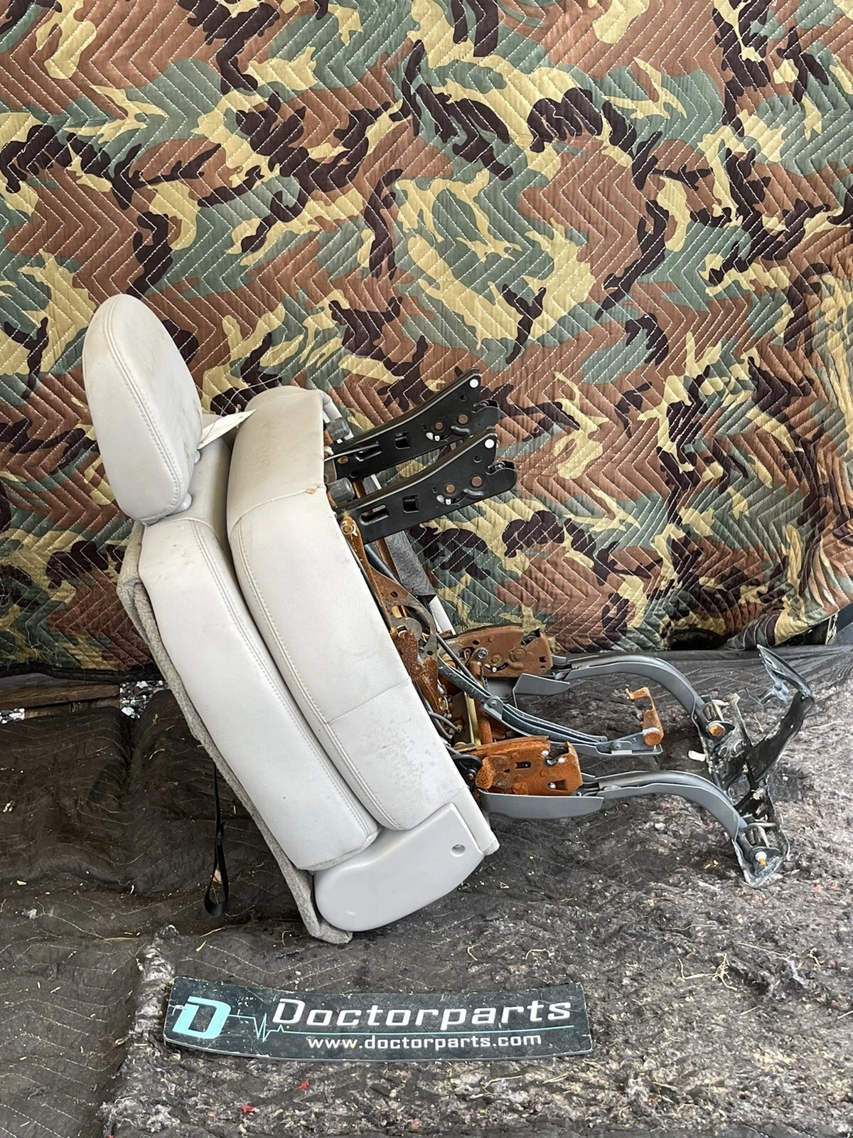 TOYOTA OEM 2017 Sienna Third Row Seat - Image 4