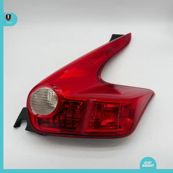 2011-2014 NISSAN JUKE REAR RIGHT PASSENGER TAIL LIGHT BRAKE LAMP TAILIGHT OEM