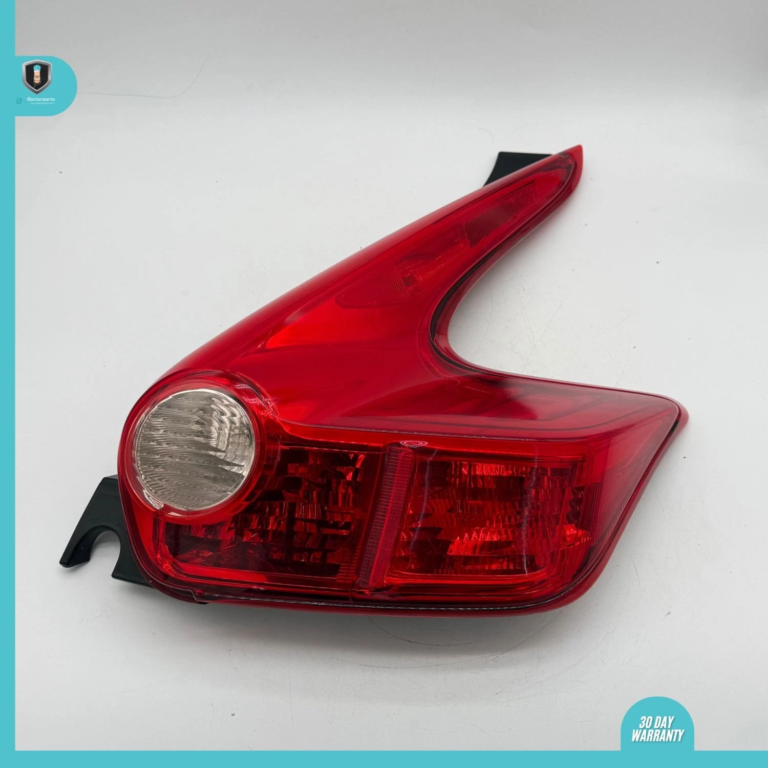 2011-2014 NISSAN JUKE REAR RIGHT PASSENGER TAIL LIGHT BRAKE LAMP TAILIGHT OEM