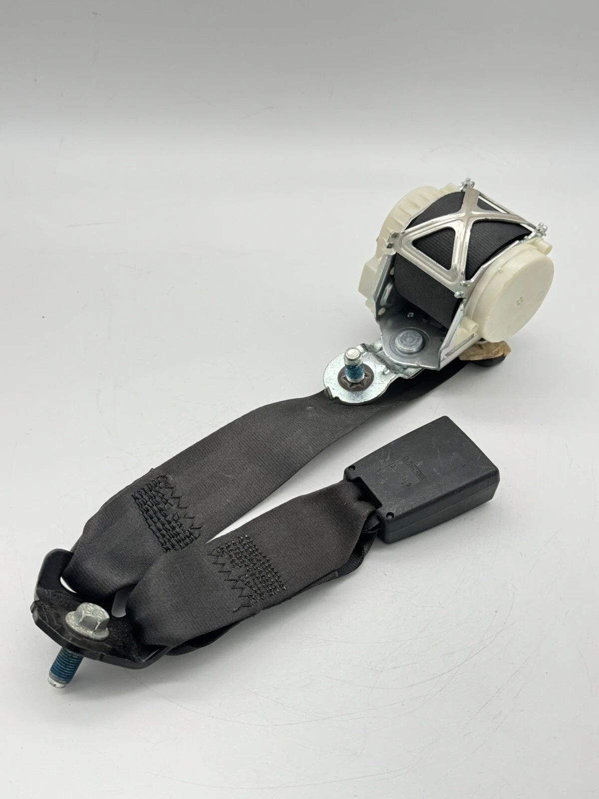 2011 - 2014 HYUNDAI SONATA Center Seat Belt Retractor 89850-3Q000 OEM - Image 4