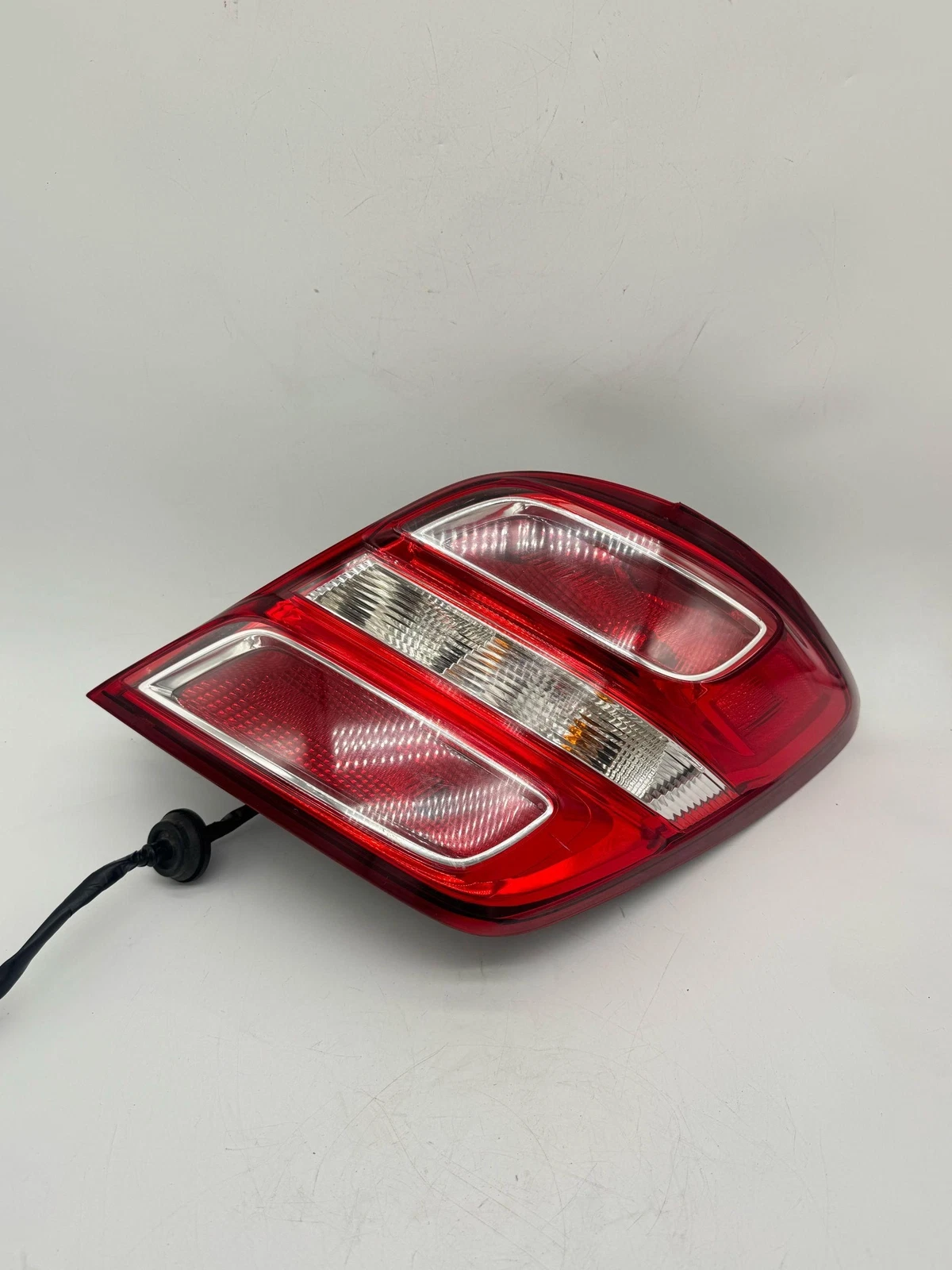 2017-2019 CHEVROLET SONIC RH PASSENGER RH TAIL LIGHT SEDAN 94541490 OEM - Image 3
