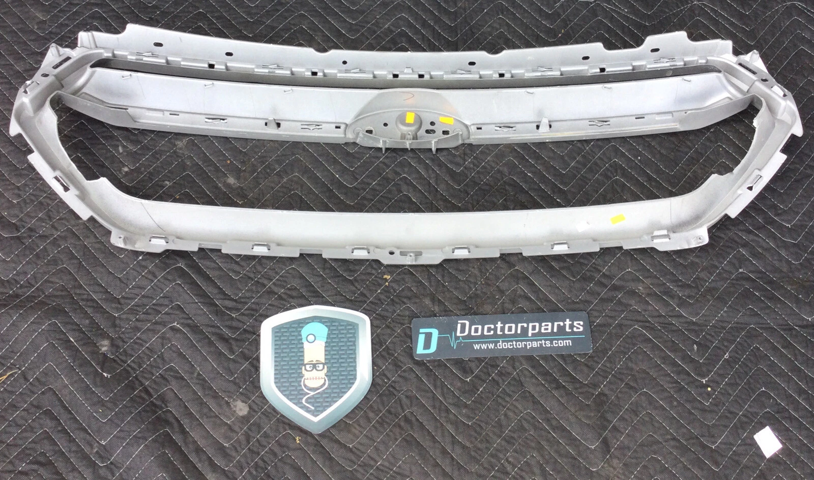 2017-2019 FORD ESCAPE FRONT BUMPER GRILLE NO EMBLEM OEM USED LOCAL PICKUP - Image 7