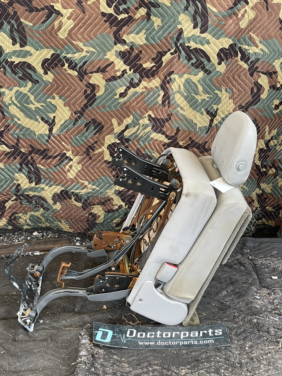 TOYOTA OEM 2017 Sienna Third Row Seat - Image 3