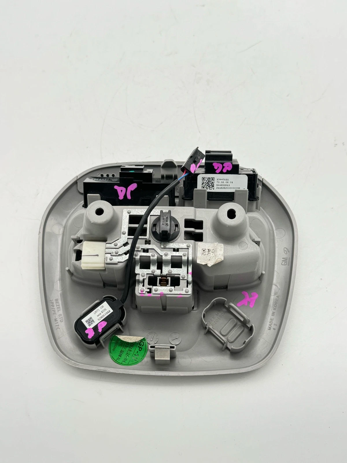 2024 CHEVROLET TRAX ROOF OVERHEAD CONSOLE DOME LIGHT LAMP SWITCH OEM 13422817 - Image 7