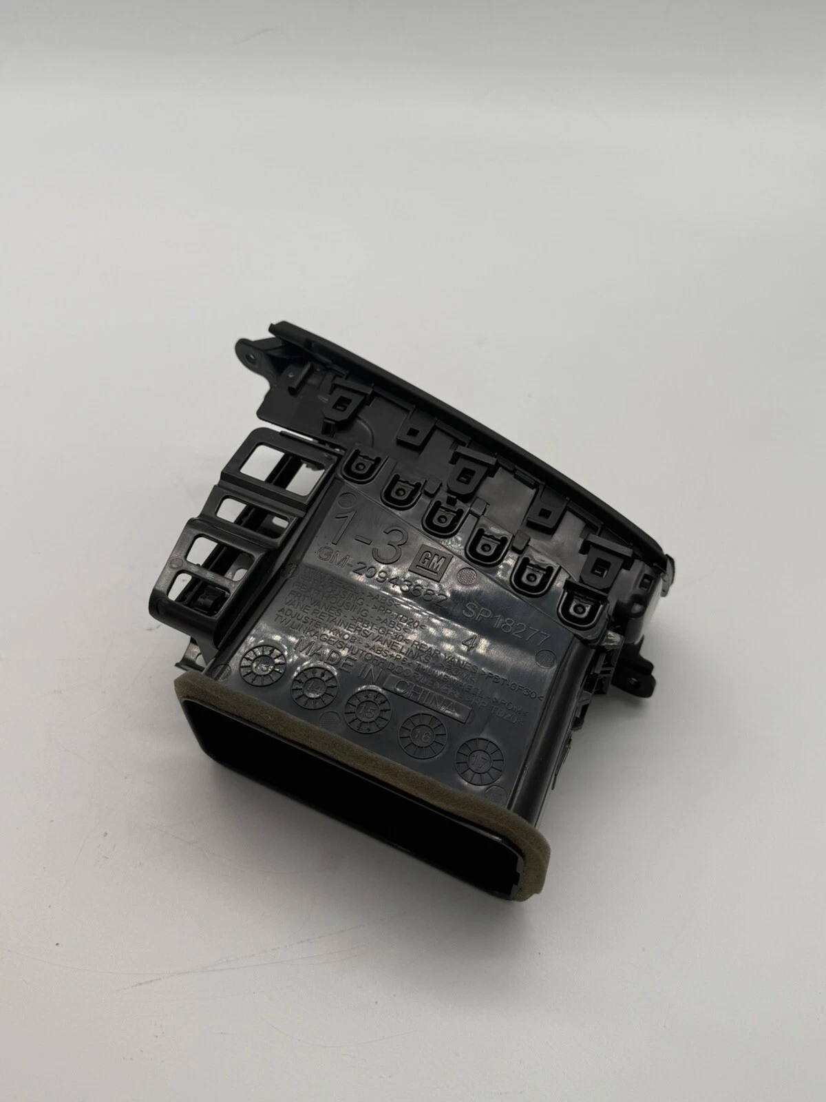 2014-2018 CHEVROLET SILVERADO GMC SIERRA RIGHT DASH AIR VENT 20943682 OEM - Image 5