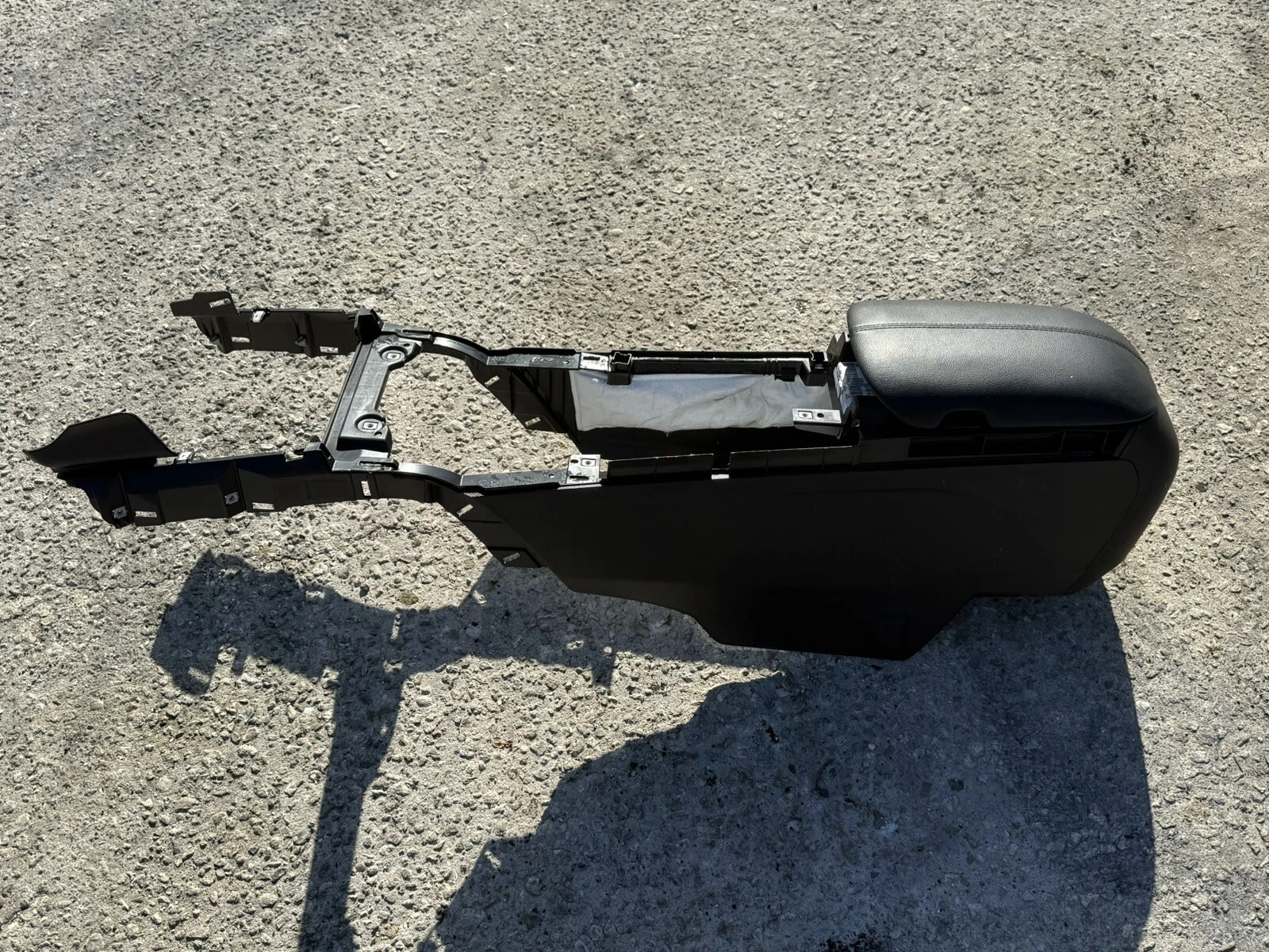 2015-2020 Ford Mustang Coupe Front Center Console OEM GR3B 63045A06 BH3ZHE - Image 2