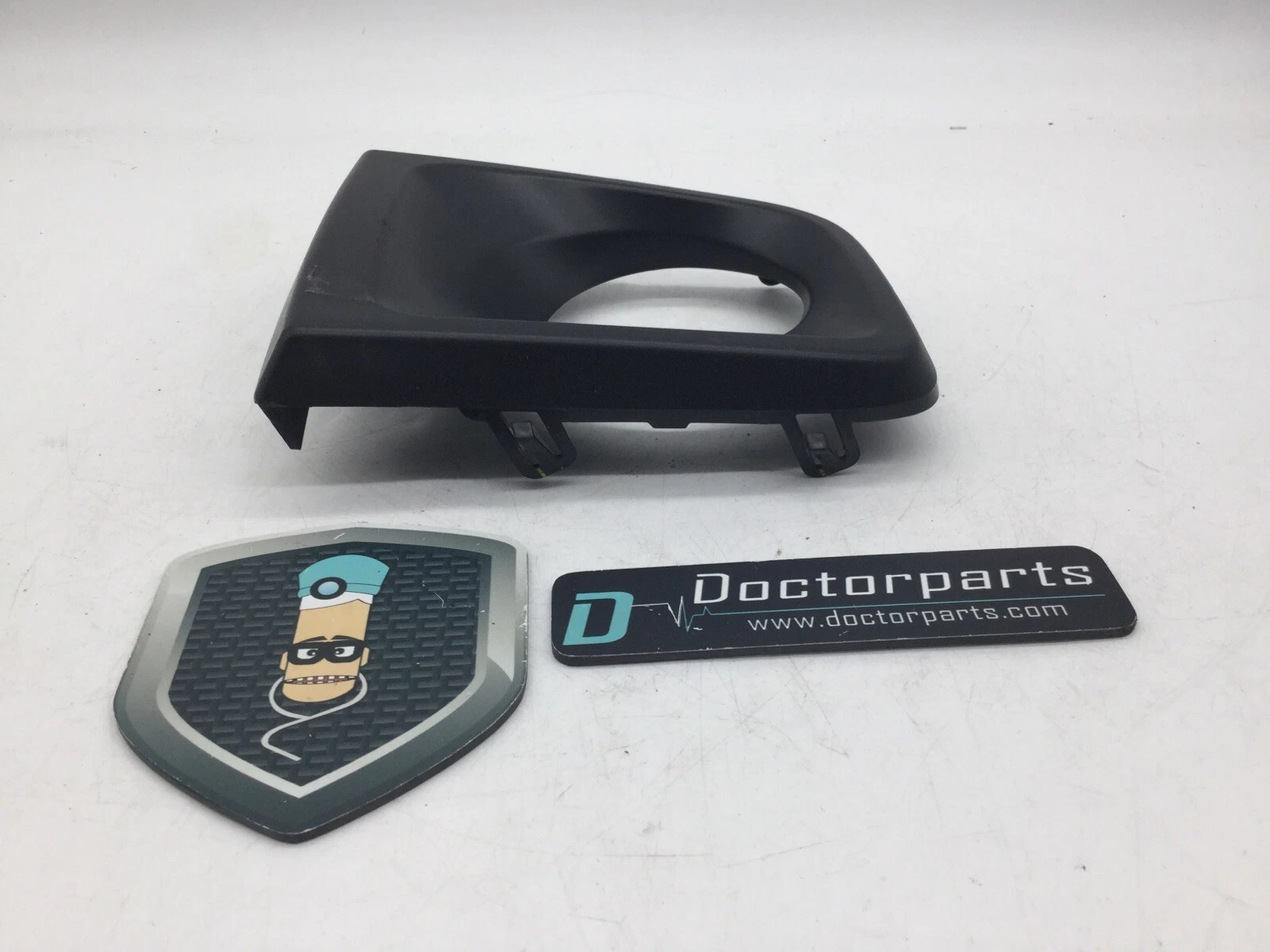 2016-2020 TACOMA TOYOTA RIGHT FOG LIGHT LAMP BEZEL FRONT USED OEM - Image 3