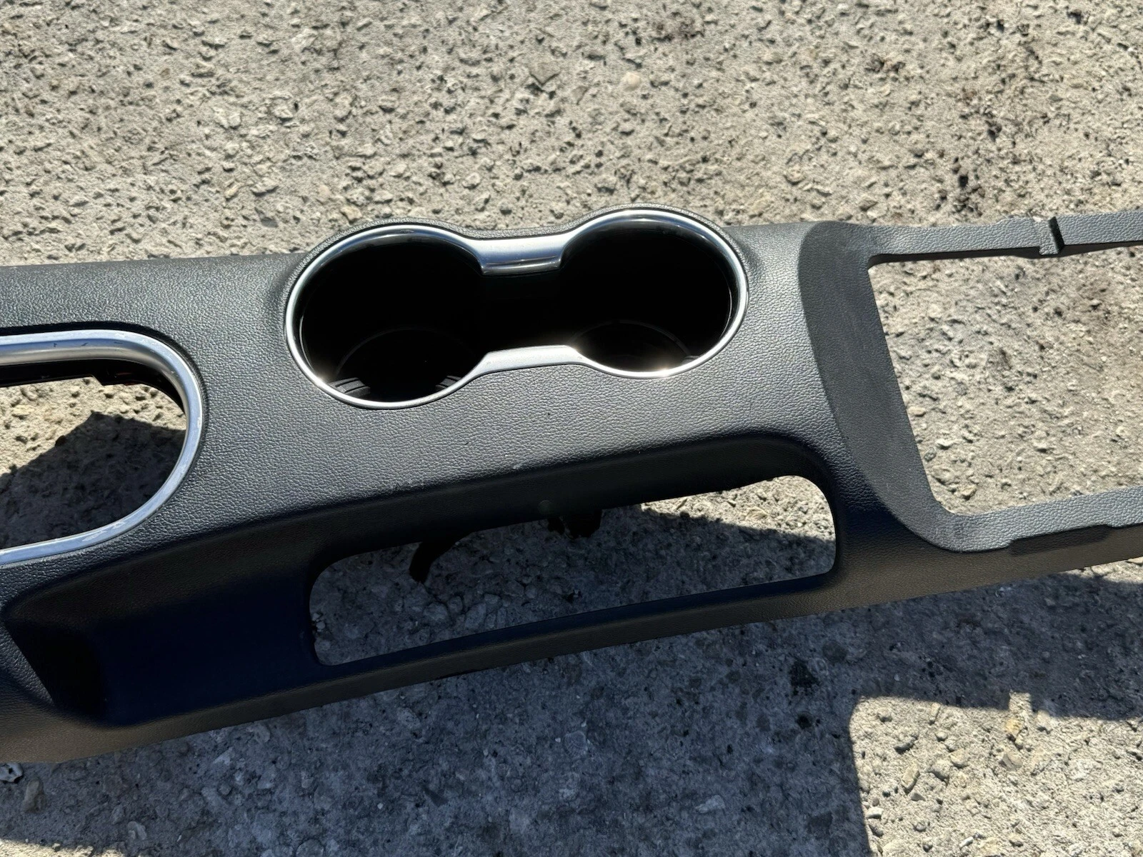 FORD MUSTANG CONSOLE TOP FINISH PANEL COVER TRIM BEZEL OEM 2015 - 2017 - Image 4