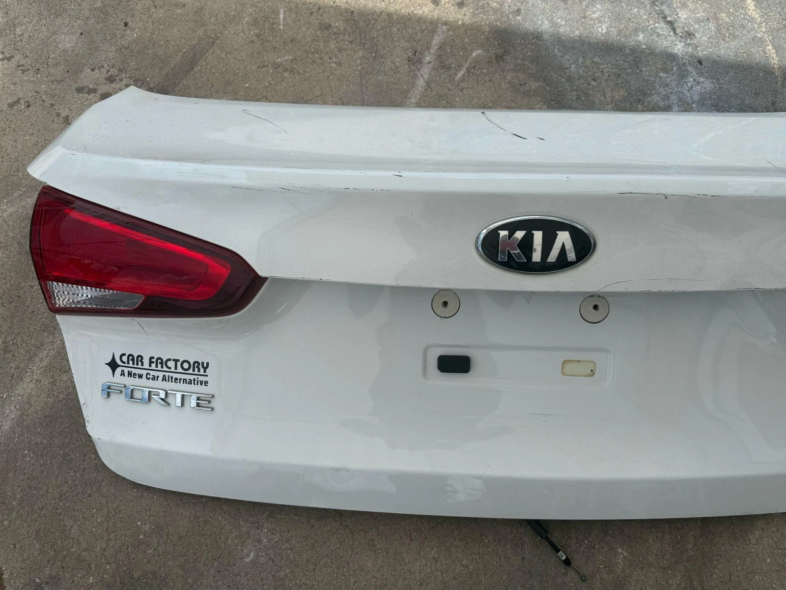 2017-2018 KIA FORTE TAILGATE/ TRUNK/ HATCH OEM HALOGEN WHITE - Image 10