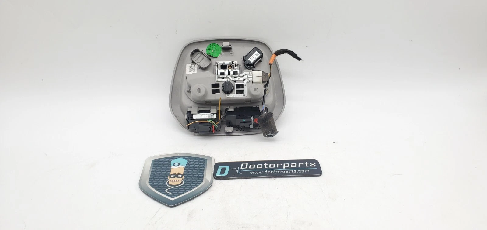 2016-2019 CHEVROLET SPARK INTERIOR OVERHEAD DOME LIGHT LAMP OEM USED - Image 2