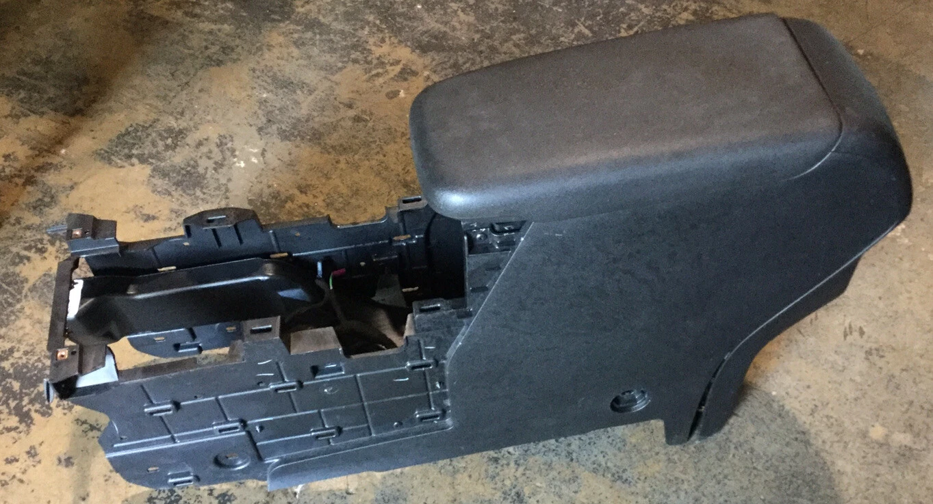 2018 - 2019 CHEVROLET EQUINOX CENTER CONSOLE FRAME HOUSING BRACKET USED OEM - Image 2