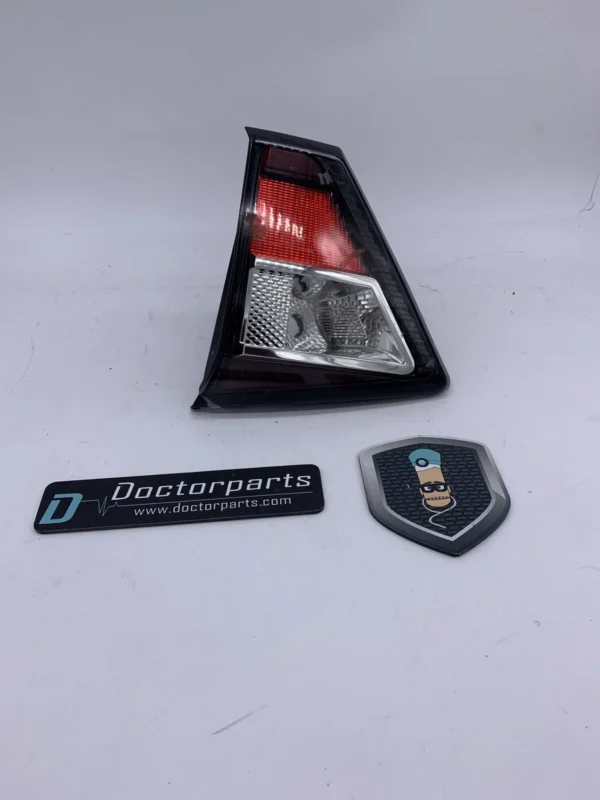 RIGHT HALOGEN OEM FORD ESCAPE 17-19 INNER TAIL LIGHT ASSEMBLY [D2156 READ]