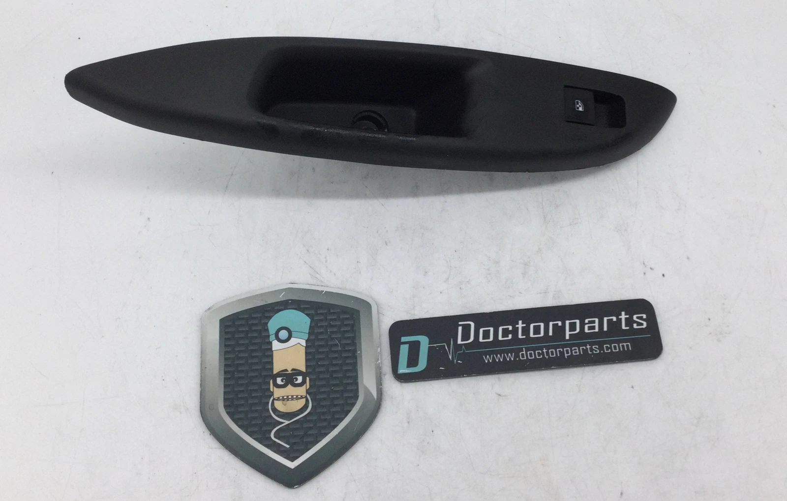 2017-2020 CHEVROLET SPARK ARMREST BEZEL 95439385 OEM USED - Image 2