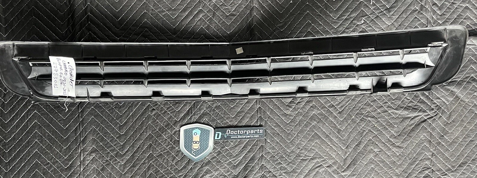 2010 2011 2012 2013 Chevrolet Camaro Front Bumper Grille 22783001 - Image 2