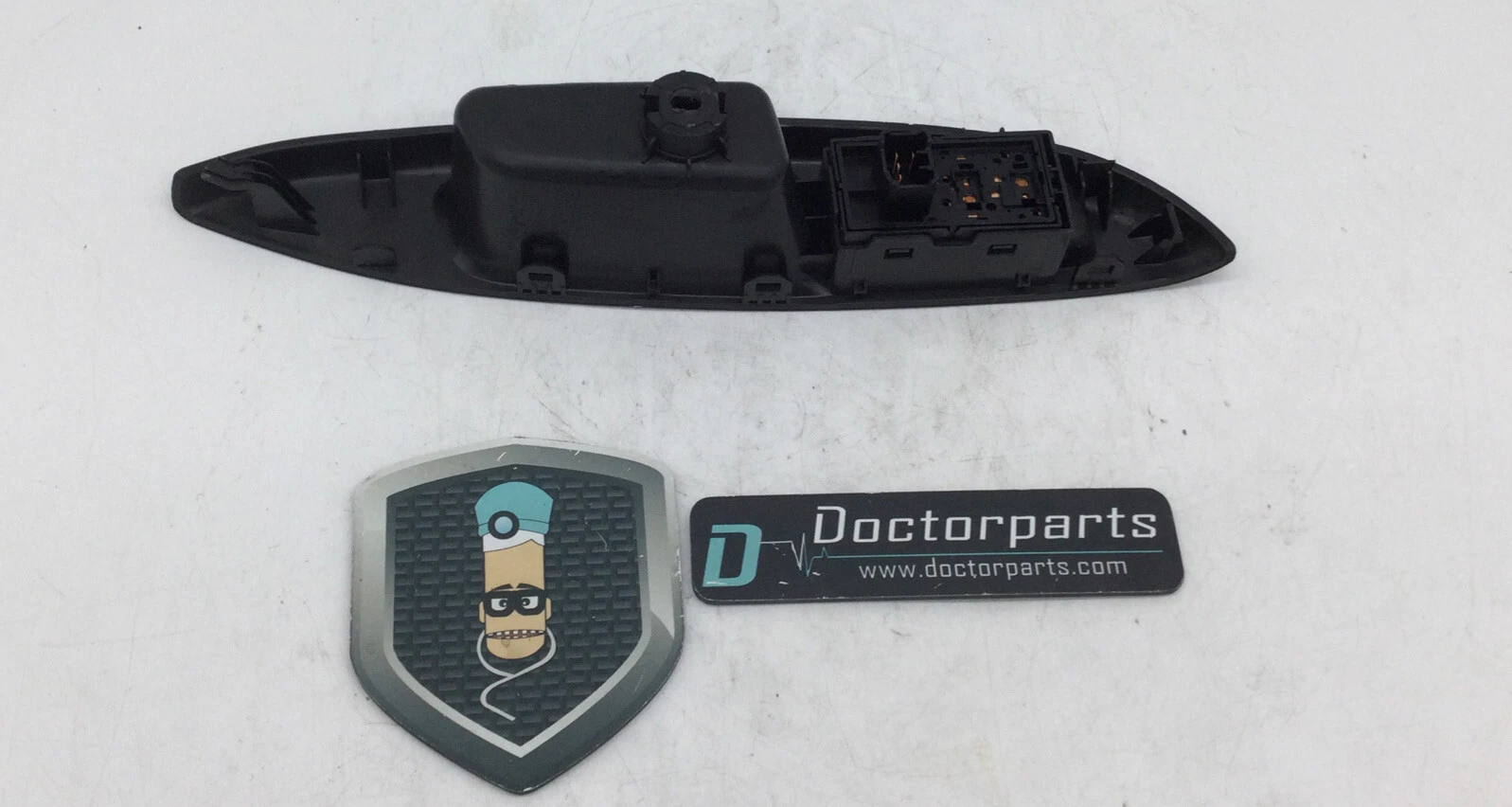 2017-2020 CHEVROLET SPARK ARMREST BEZEL 95439385 OEM USED - Image 4