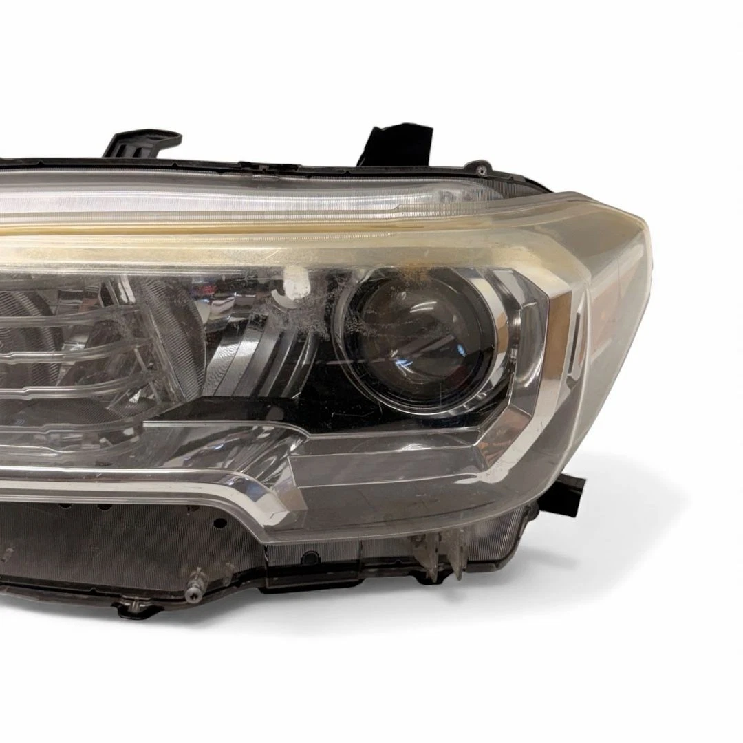2014-2018 TOYOTA TACOMA LH LEFT SIDE HEADLIGHT USED OEM - Image 6
