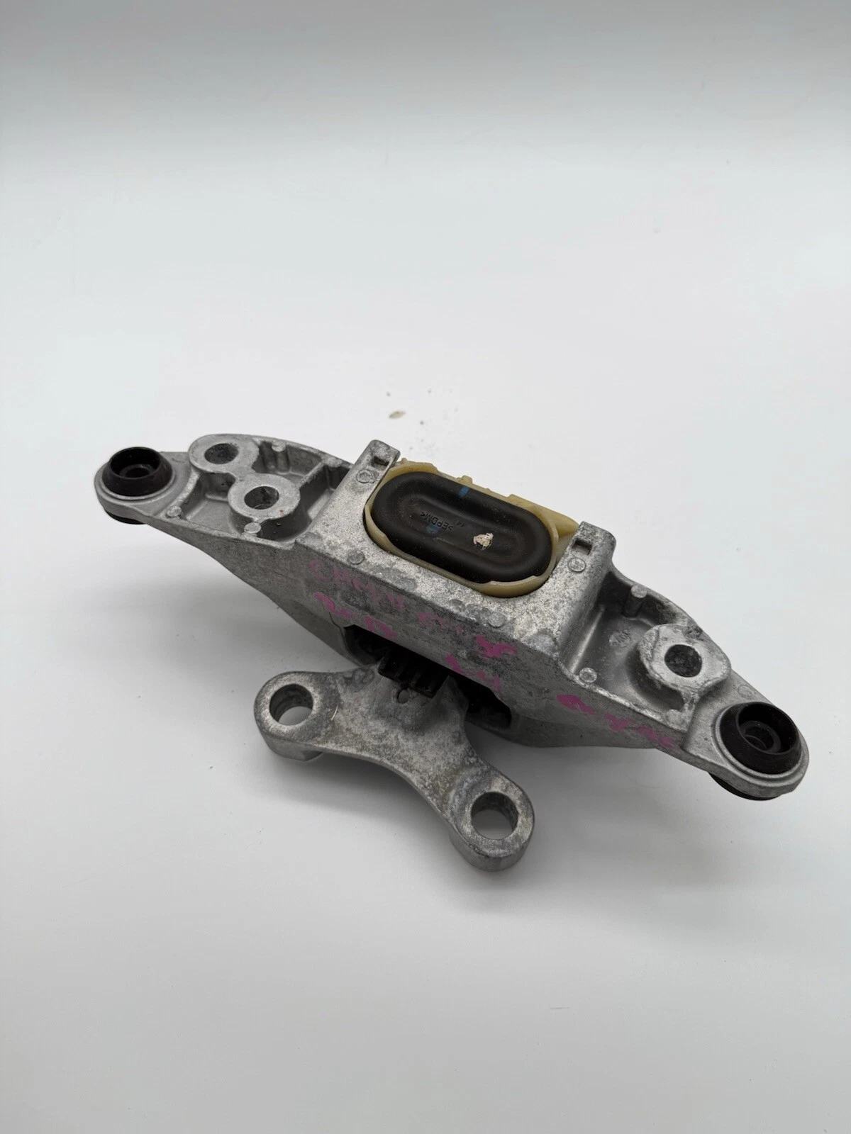 2016-2019 CHEVROLET CRUZE ENGINE MOTOR RIGHT PASSENGER SIDE BRACKET MOUNT OEM - Image 10