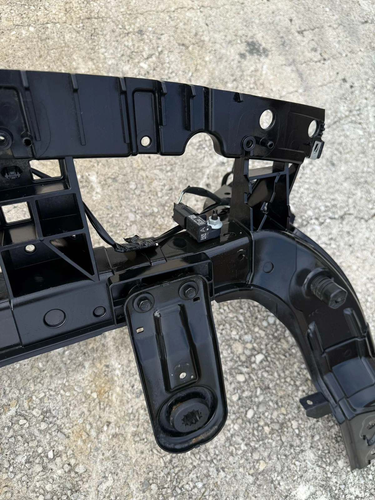 2018 - 2023 FORD MUSTANG FRONT RADIATOR UPPER TIE BAR REINFORCEMENT BRACKET OEM - Image 3