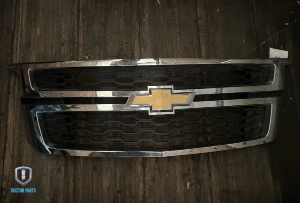 2015-2020 CHEVROLET TAHOE SUBURBAN FRONT BUMPER CHROME GRILLE W/ EMBLEM OEM