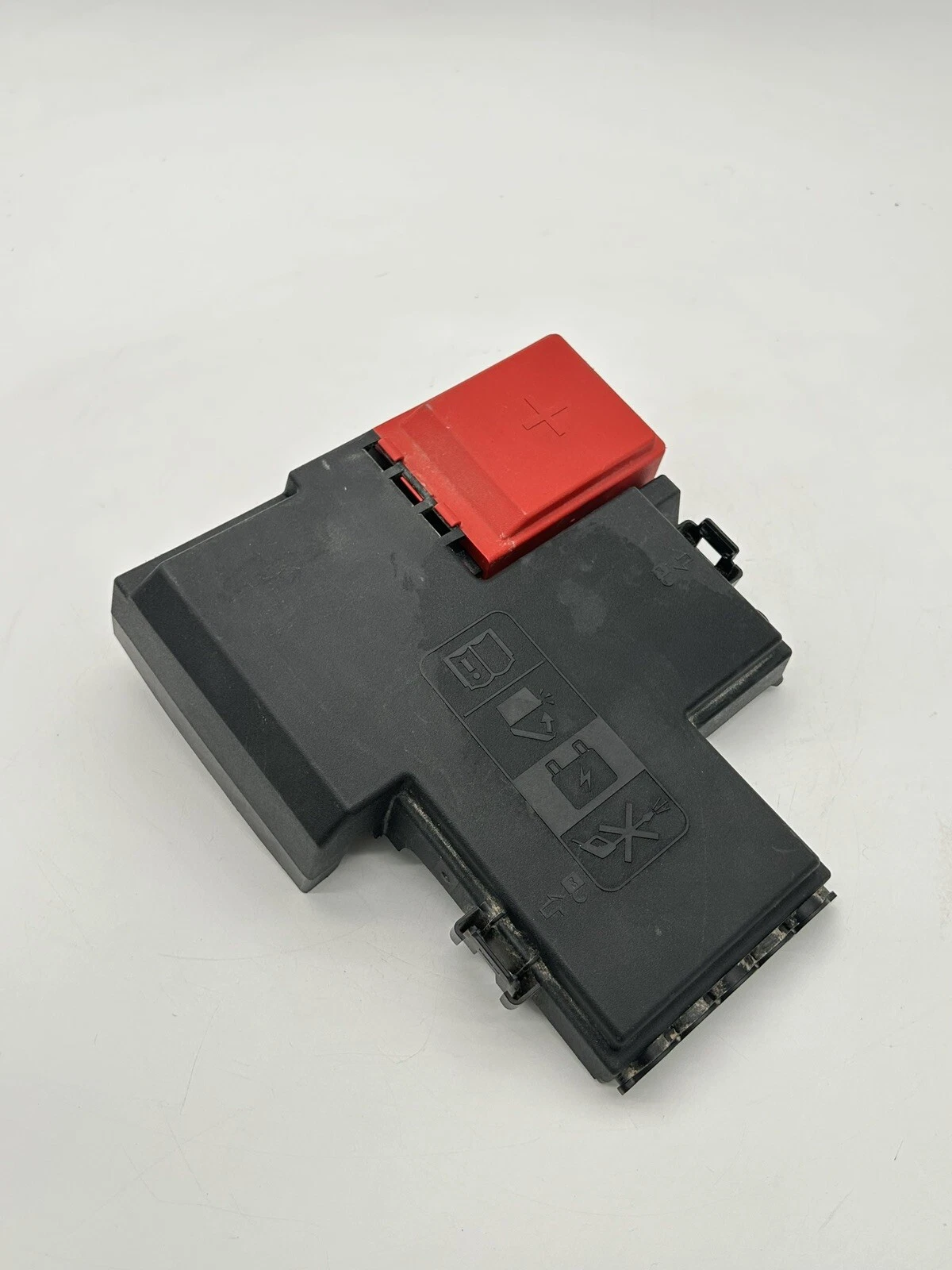 2020-2021 BUICK ENCORE GX 1.2L GAS BATTERY DISTRIBUTION FUSE BOX BLOCK COVER OEM - Image 3