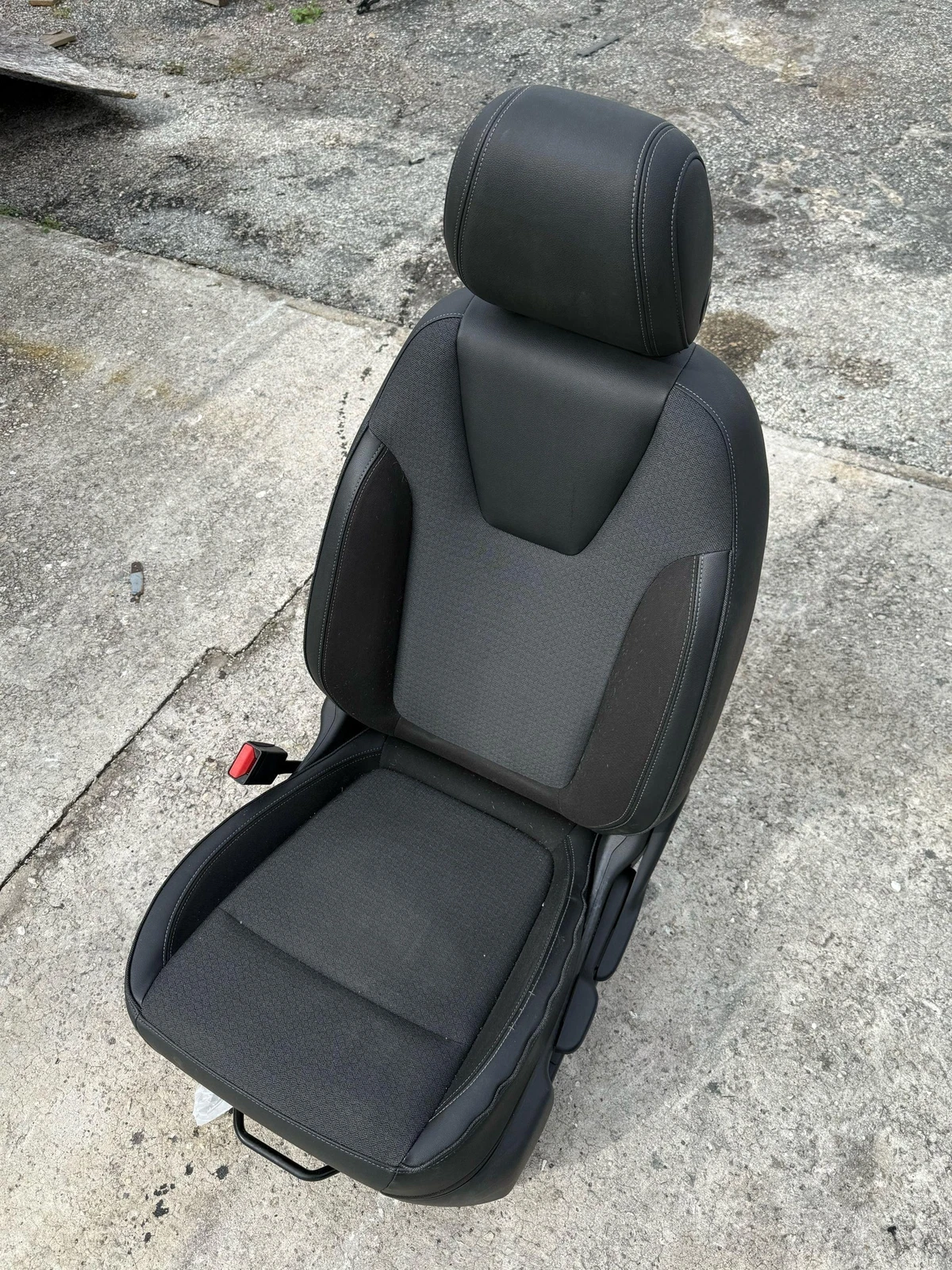 2020-2022 BUICK ENCORE GX FRONT LEFT DRIVER SIDE SEAT MANUAL CLOTH AND LEATHER - Image 2