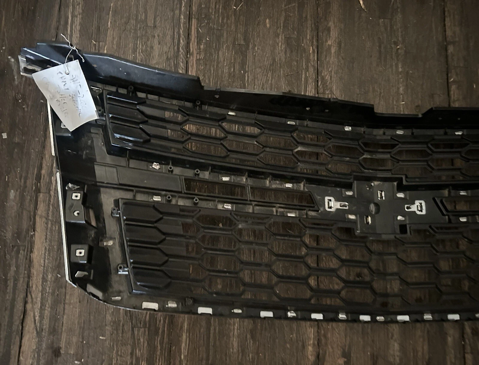 2015-2020 CHEVROLET TAHOE SUBURBAN FRONT BUMPER CHROME GRILLE W/ EMBLEM OEM - Image 7